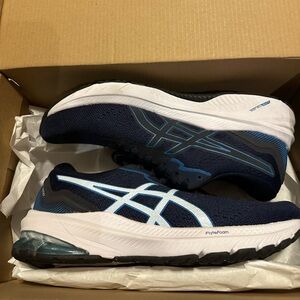 ASICS Women’s GT-1000 11 indigo Blue/sky NIB size 7 (tried on only)